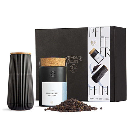 Geschenkbox Pfeffer & Fein mit Tellicherry Pfeffer in Keramikdose und schwarzer Scape Pfeffermühle im Set.